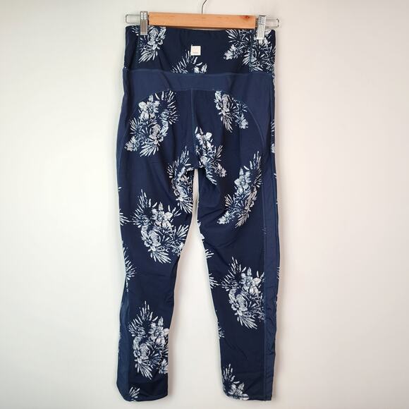 Vuori Seascape Water Leggings Blue Floral Stretch Activewear Pants Medium - Picture 5 of 8